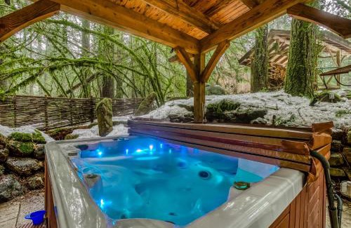 Rhododendron House | Discover Syca-LOT-More Lodge with Hot Tub & Family Fun