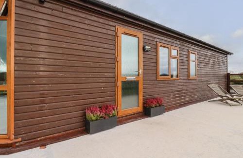 Mabe House | Sycamore Lodge: Pet-Friendly Retreat with 9.7/10 Rating