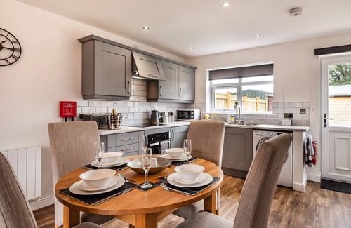 Skegness Cottage | Family-Friendly Retreat Near the Seaside, Pet Welcomed!