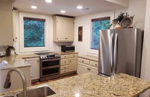 Brown County House | Experience Comfort at Sycamore Springs with Family Amenities