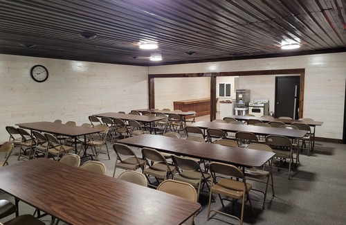 Brown County House | Experience Comfort at Sycamore Springs with Family Amenities