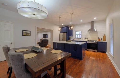 Three Oaks House | Ideal Sycamore Suites: Perfect for Groups Near Journeyman