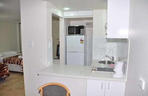 Darlinghurst Apartment | Central Sydney Studio with Balcony & Pool Access