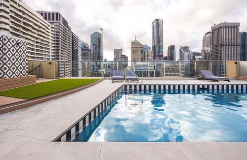 Darlinghurst Apartment | Central Sydney Studio with Balcony & Pool Access