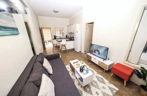 Concord House | Sydney Concord Modern 2 bedroom sleeps 6 guests