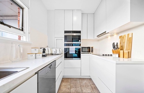 Sydney Apartment | Experience Iconic Sydney Views from Family-Friendly Apartment