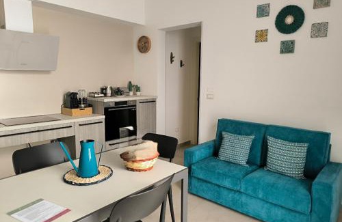 Specchia Apartment | Welcoming Sykelià - Guest House with Family-Friendly Amenities