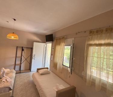 Sikia House | Pet-Friendly Retreat at Sykia Itamos Studio-2