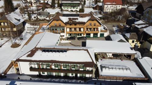 Sankt Michael im Lungau Apartment | Beautiful Sylpaulerhof Aparthotel with Oceanfront Pool