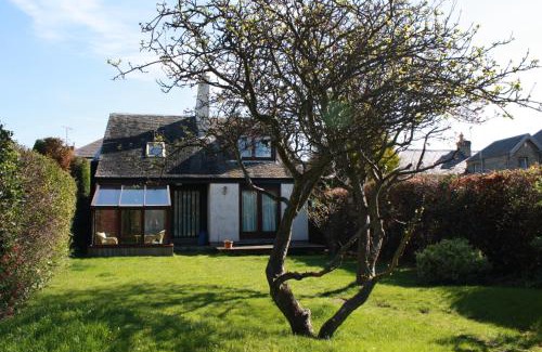 Gullane Apartment | Welcoming Sylvan Orchard: Pet & Child Friendly Retreat