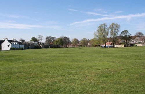 Gullane Apartment | Welcoming Sylvan Orchard: Pet & Child Friendly Retreat