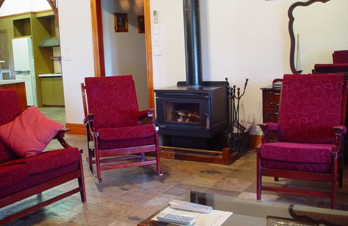Drung Cottage | Discover Sylvania Park: 4-Star Retreat with Family Amenities