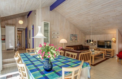 Dueodde House | Cozy Escape at "Sylvia" - Steps from the Oceanfront