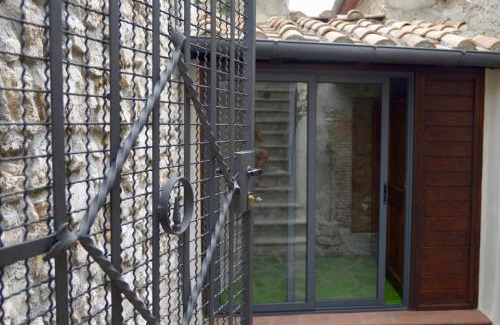 Nerola Apartment | Enchanting Sylvie nelle Pietre: Historic Stay with Breakfast