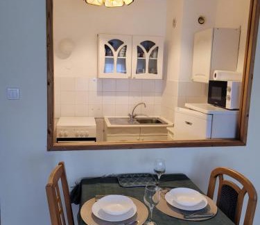 Godollo Apartment | Discover Sylvis Place: Family-Friendly with Delicious Dining