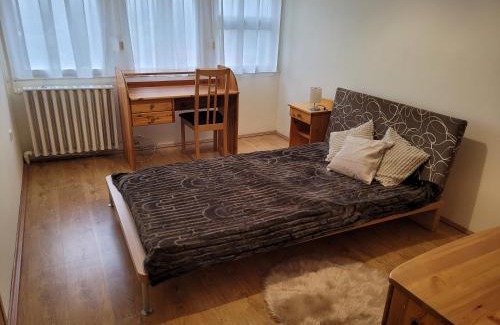 Godollo Apartment | Discover Sylvis Place: Family-Friendly with Delicious Dining
