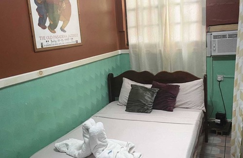 Roseau Hotel | Discover Symes Zee: Rooftop Views & Family-Friendly Dining