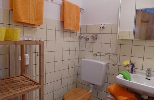 Offenbach am Main Apartment | Charming Retro Apartment: Pet & Child Friendly Retreat