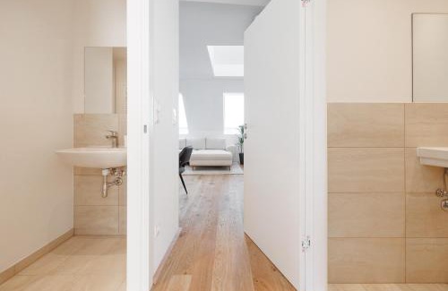 Neulerchenfeld Apartment | Modern Loft with Terrace and Grill in Central Location