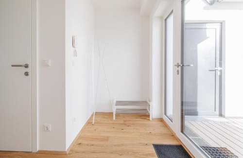 Neulerchenfeld Apartment | Modern Loft with Terrace and Grill in Central Location