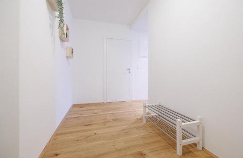 Neulerchenfeld Apartment | Modern Loft at SYMPHONY Apartments with Ocean View & Grill