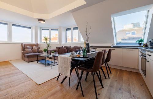 Neulerchenfeld Apartment | Modern Loft at SYMPHONY Apartments with Ocean View & Grill