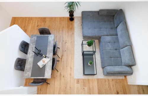 Neulerchenfeld Apartment | Modern Symphony Apartments: Oceanview Loft with Private Terrace