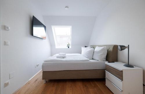 Neulerchenfeld Apartment | Modern Symphony Apartments: Oceanview Loft with Private Terrace