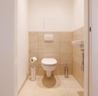 Neulerchenfeld Apartment | Modern Symphony Apartments 42: Terrace Loft in City Center