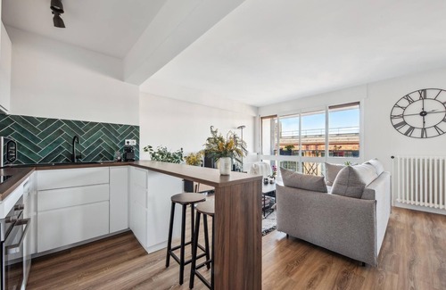 Quartier de Javel Apartment | Elegant Getaway at Javel with Family-Friendly Amenities