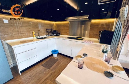 Seri Kembangan Apartment | Stylish Symphony Tower Studio with KLCC City View