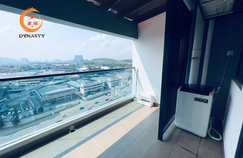 Seri Kembangan Apartment | Stylish Symphony Tower Studio with KLCC City View