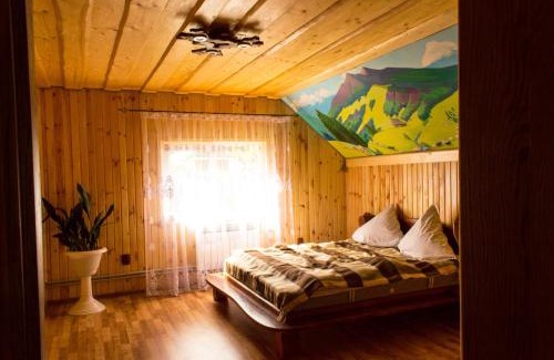 Soymy House | Enjoy Comfort at Synevyrskyj Chardash with Pool & Hot Tub