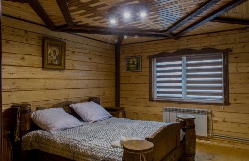 Soymy House | Enjoy Comfort at Synevyrskyj Chardash with Pool & Hot Tub