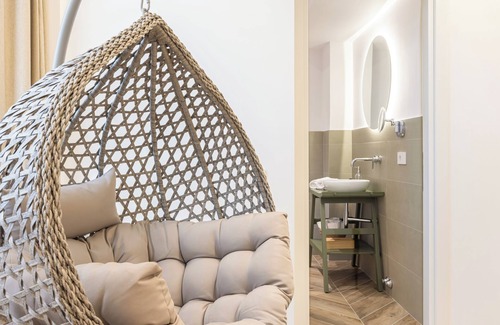 Sorrento City Centre Bed & Breakfast | SYRRENTON HOME - Charming bedroom B&B in wonderful Sorrento