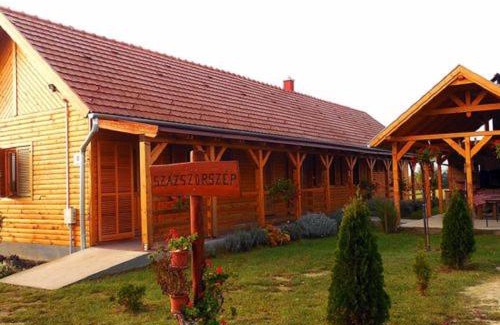 Szigetbecse Apartment | Relax at Százszorszép és Liliom with Oceanfront Views