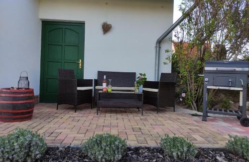Balatonszemes House | Pet-Friendly Szőlőhegyi házikó: Cottage with Ocean View