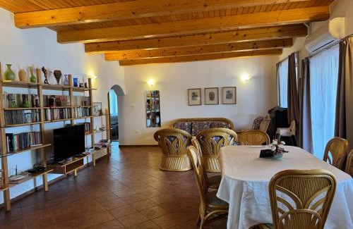 Szolosgyorok Apartment | Charming Szőlősgyörök Kun Apartment with Pool & Ocean View