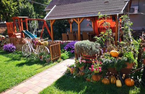 Siklos House | Pet-Friendly Szabó Vendégház with Breakfast & Family Amenities