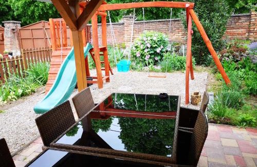 Siklos House | Pet-Friendly Szabó Vendégház with Breakfast & Family Amenities