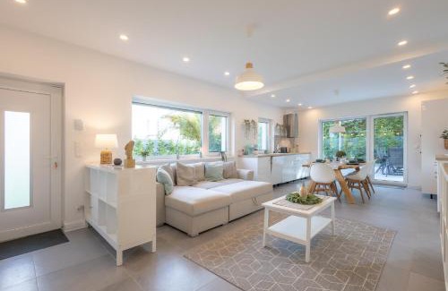 Siofok-Szabadifurdo Apartment | Relax at Szabadi Pihenőház with Pool & Family Amenities