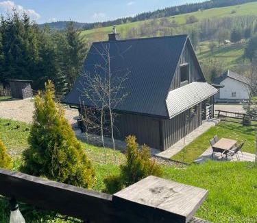 Nowy Zmigrod Cabin | Guest Rated 9.7: Szare Domki z Widokiem by the Ocean