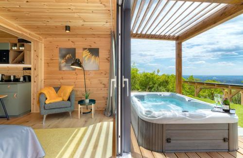Szentendrei Apartment | Panoramic Retreat at Szarvashegy with Hot Tub & Breakfast