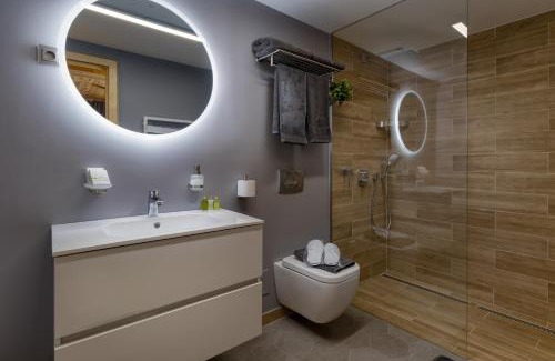 Szentendrei Apartment | Panoramic Retreat at Szarvashegy with Hot Tub & Breakfast