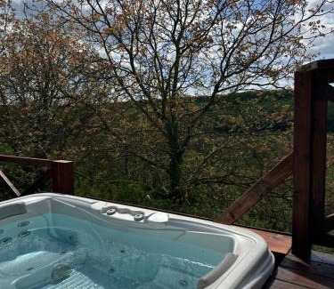 Zalaujlak Apartment | Discover Szarvaslak Zalaújlak: 4-Star Stay with Hot Tub
