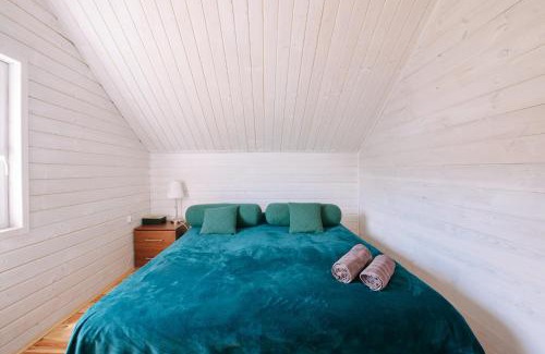 gmina Piotrkow Kujawski House | Relax at Szary Domek: Jacuzzi, Lake Views & Pet Friendly