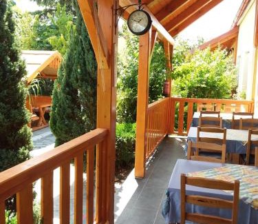 Fertorakos Bed & Breakfast | Pet-Friendly Szentesi Panzió with Kitchen Access and 9/10 Rating