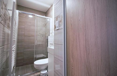 Tiszafured House | Unforgettable Stay at Szitakötő Panzió with Ocean Views