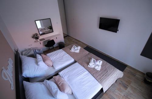 Tiszafured House | Unforgettable Stay at Szitakötő Panzió with Ocean Views