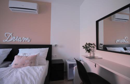 Tiszafured House | Unforgettable Stay at Szitakötő Panzió with Ocean Views